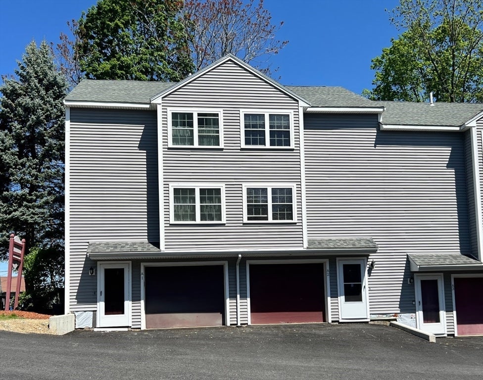 Photo of 80 Smith St, Lowell, MA