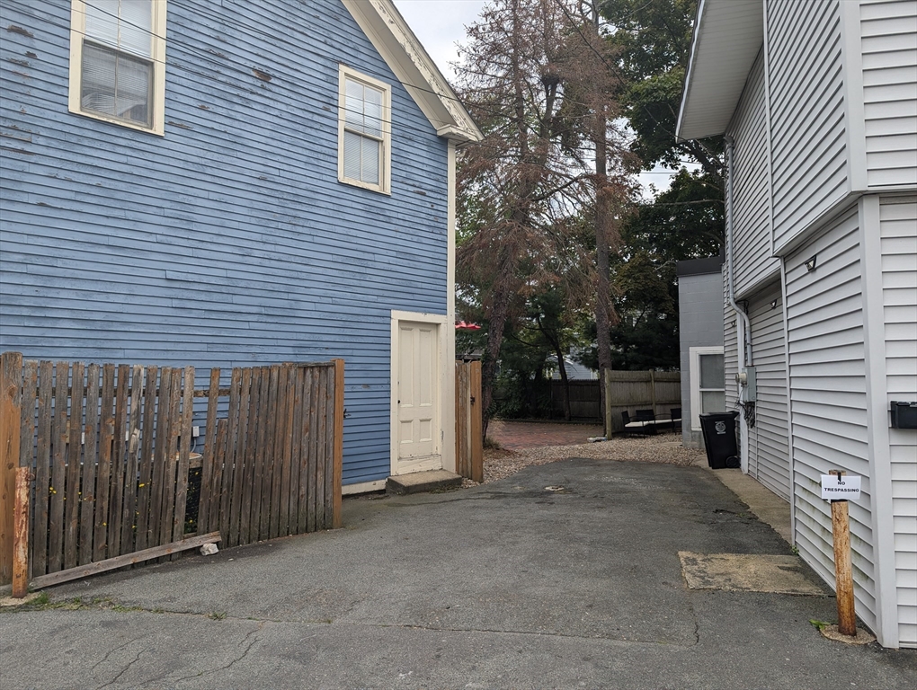 21-25 Railroad Ave