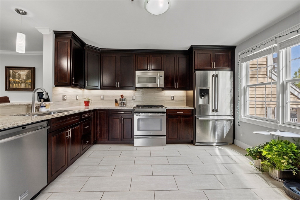 10 Middlesex Ave 19