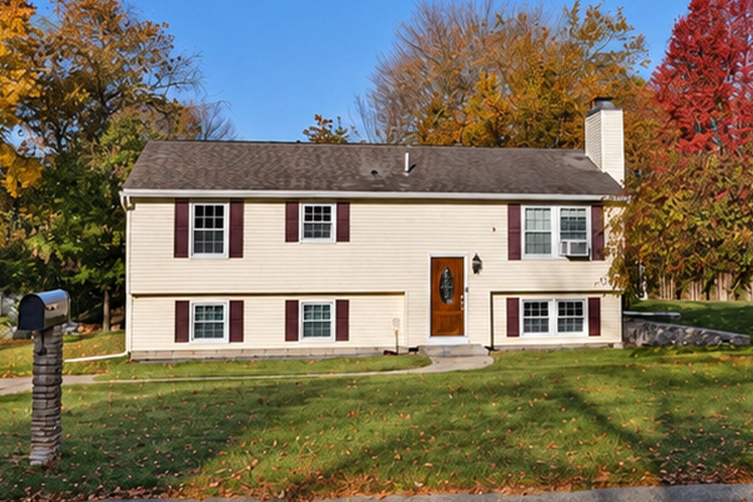 Photo of 2 Empire Cir, Bellingham, MA