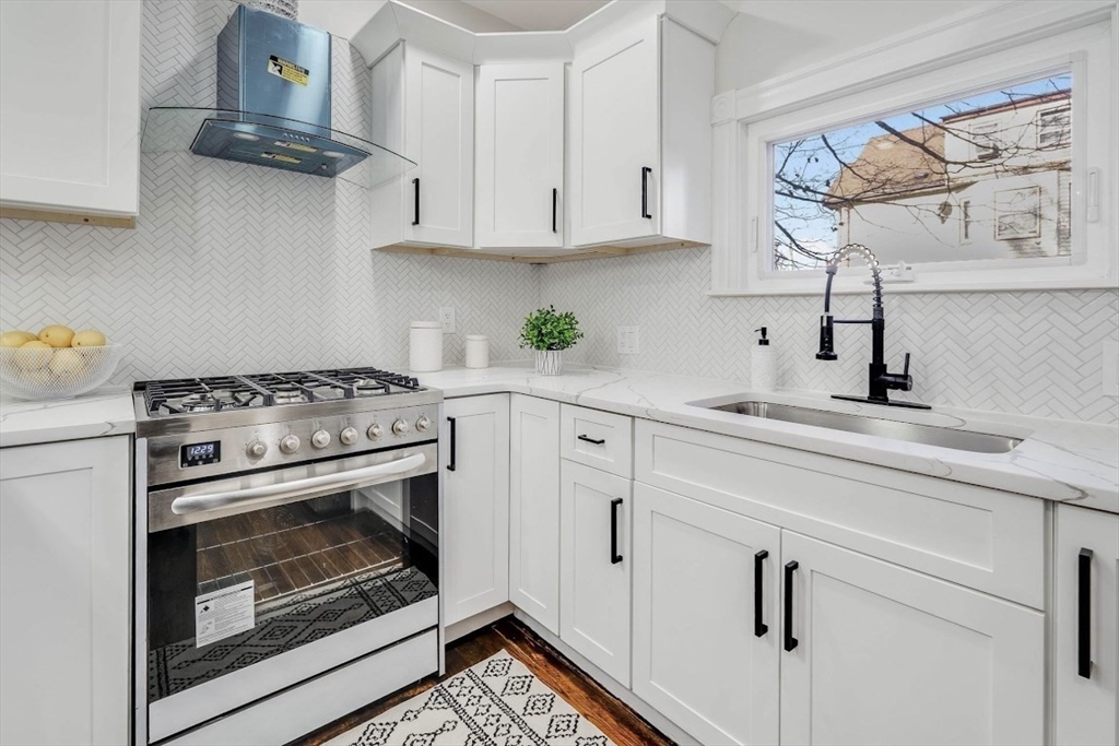 Boston, Massachusetts 02124, United States, 3 Bedrooms Bedrooms, ,2 BathroomsBathrooms,Residential,Active,76927