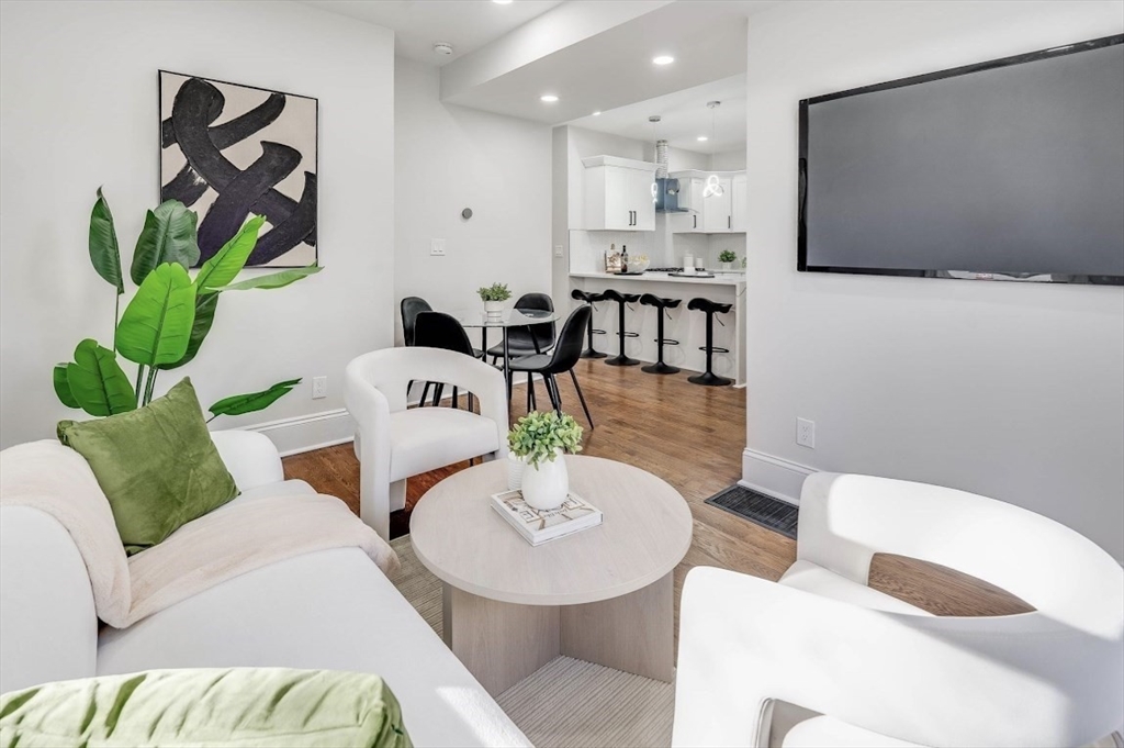 Boston, Massachusetts 02124, United States, 3 Bedrooms Bedrooms, ,2 BathroomsBathrooms,Residential,Active,76927