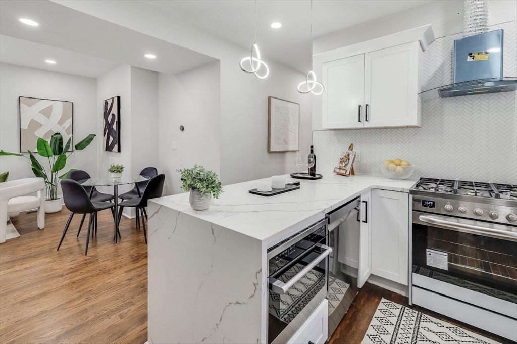 Boston, Massachusetts 02124, United States, 3 Bedrooms Bedrooms, ,2 BathroomsBathrooms,Residential,Active,76927