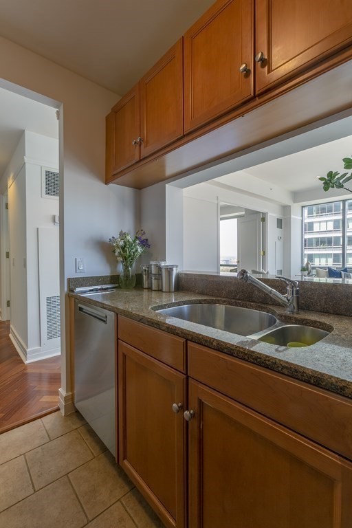 2 Avery St 27G