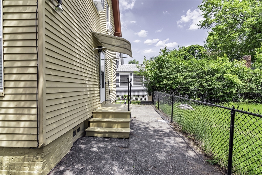 14 Pond St