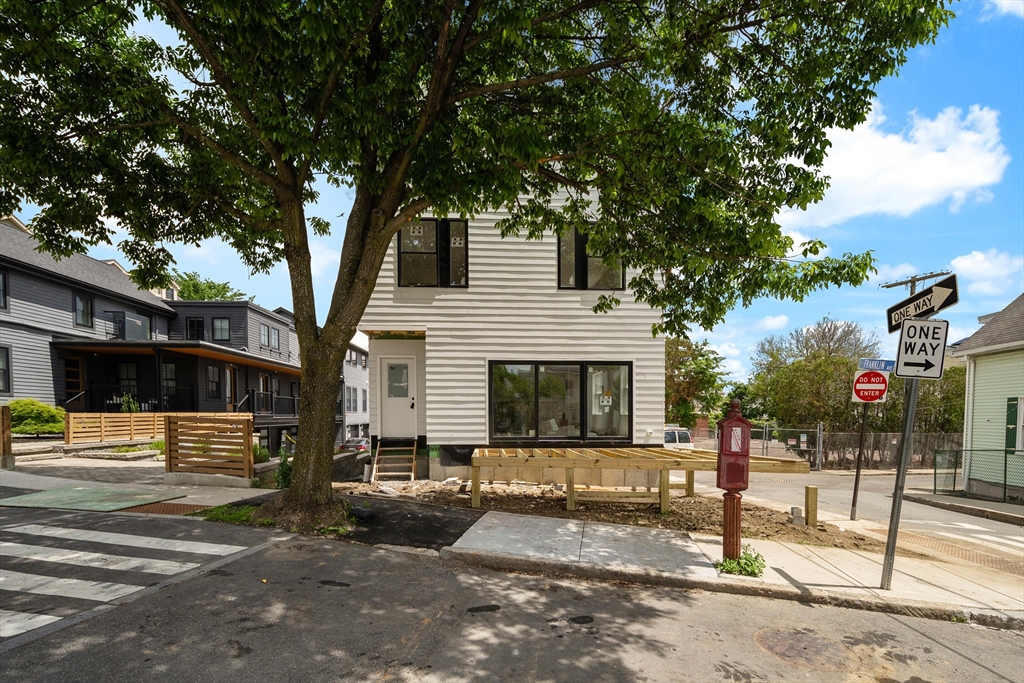 60 Franklin St 1
