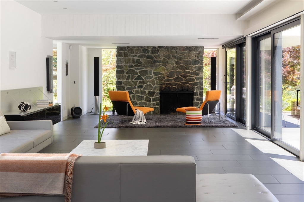 6 Moon Hill Road