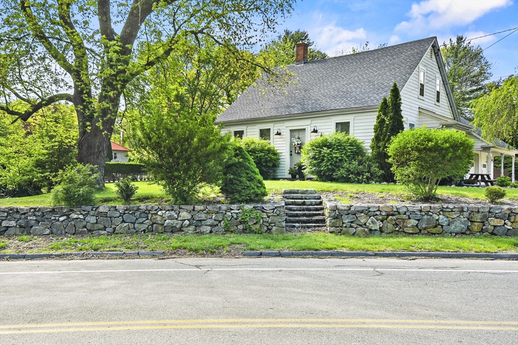 581 Middle Rd