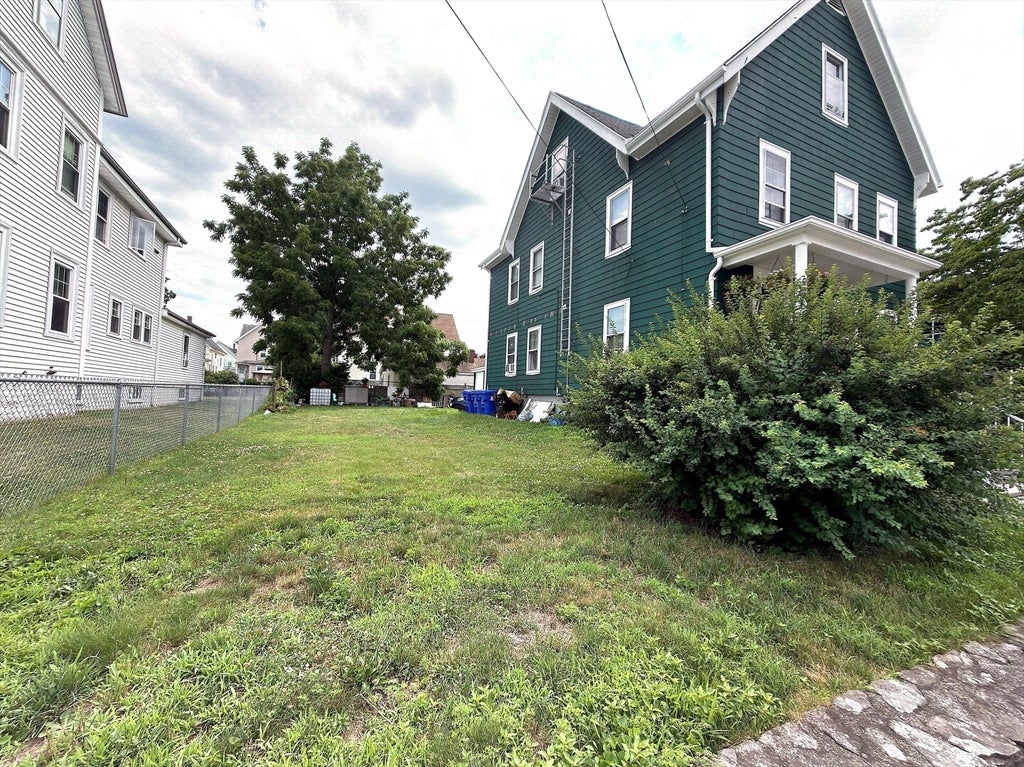 16 Bradford St