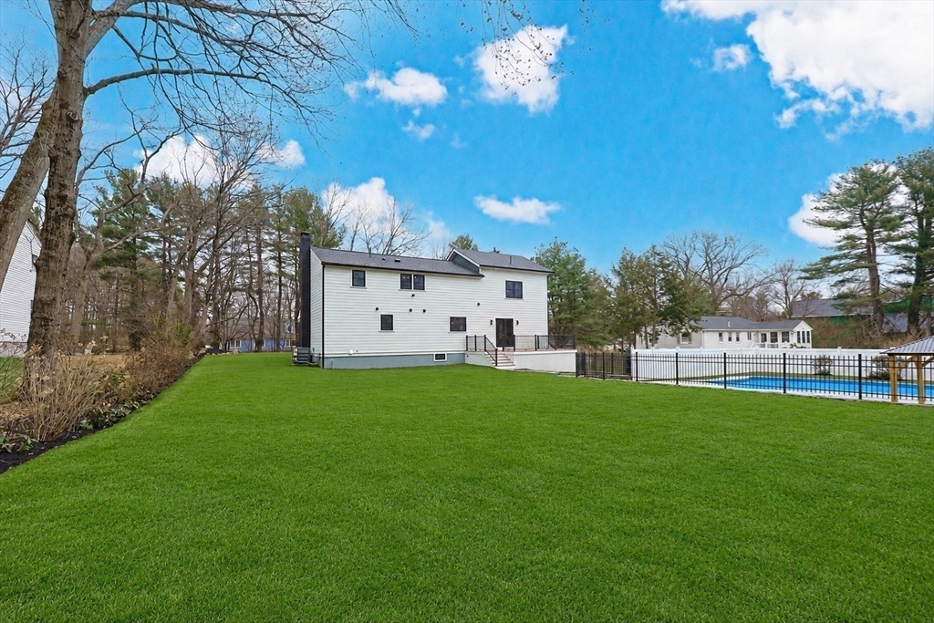 565 Elm St