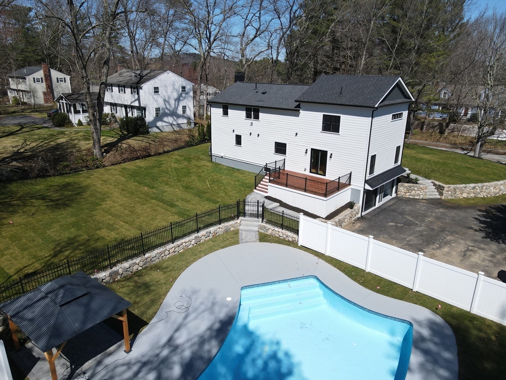 565 Elm St
