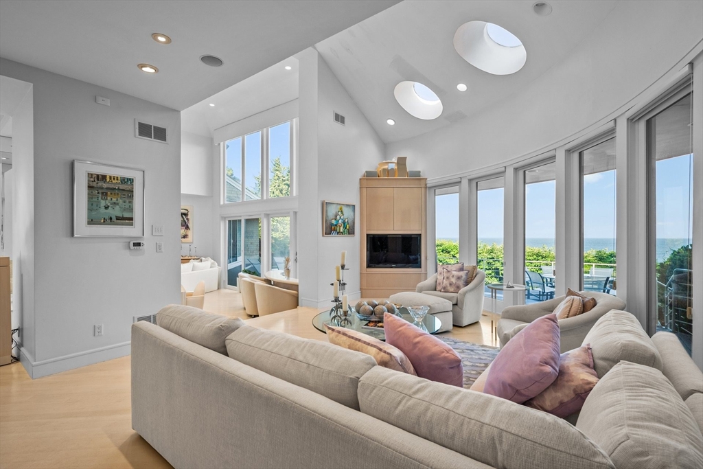 Mashpee, Massachusetts 02649, United States, 5 Bedrooms Bedrooms, ,6 BathroomsBathrooms,Residential,Active,190526