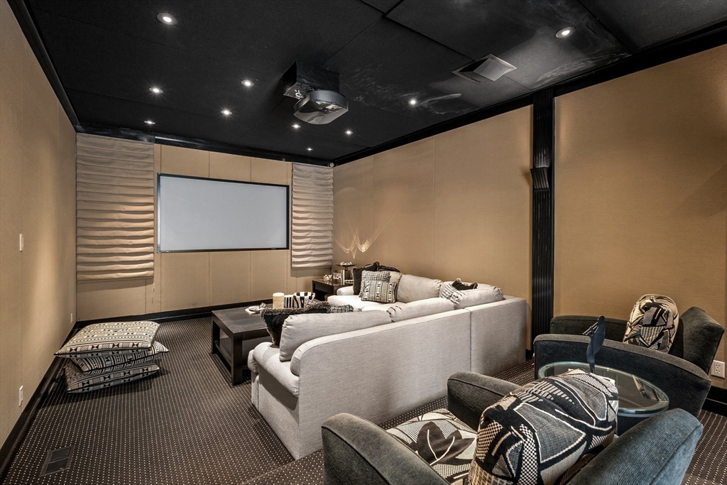 Mashpee, Massachusetts 02649, United States, 5 Bedrooms Bedrooms, ,6 BathroomsBathrooms,Residential,Active,190526