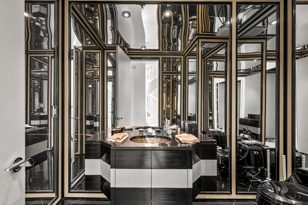 Mashpee, Massachusetts 02649, United States, 5 Bedrooms Bedrooms, ,6 BathroomsBathrooms,Residential,Active,190526