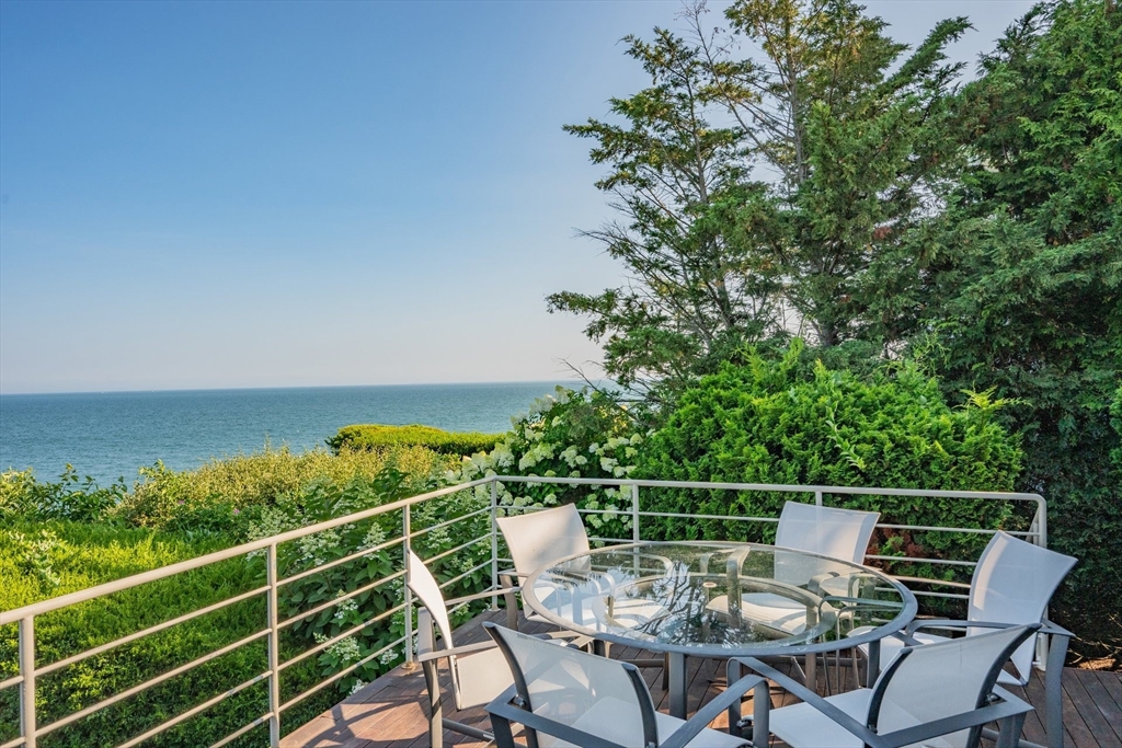 Mashpee, Massachusetts 02649, United States, 5 Bedrooms Bedrooms, ,6 BathroomsBathrooms,Residential,Active,190526