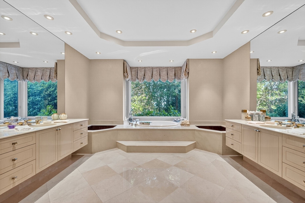 Mashpee, Massachusetts 02649, United States, 5 Bedrooms Bedrooms, ,6 BathroomsBathrooms,Residential,Active,190526