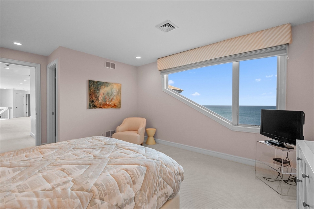 Mashpee, Massachusetts 02649, United States, 5 Bedrooms Bedrooms, ,6 BathroomsBathrooms,Residential,Active,190526