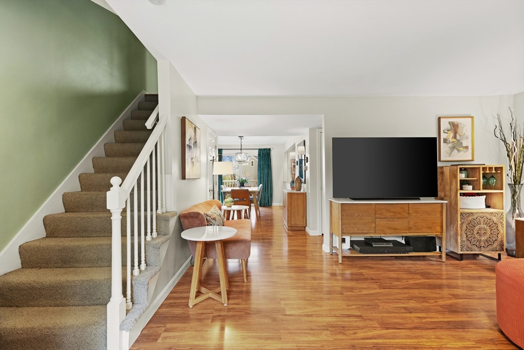 320 Newbury St 902