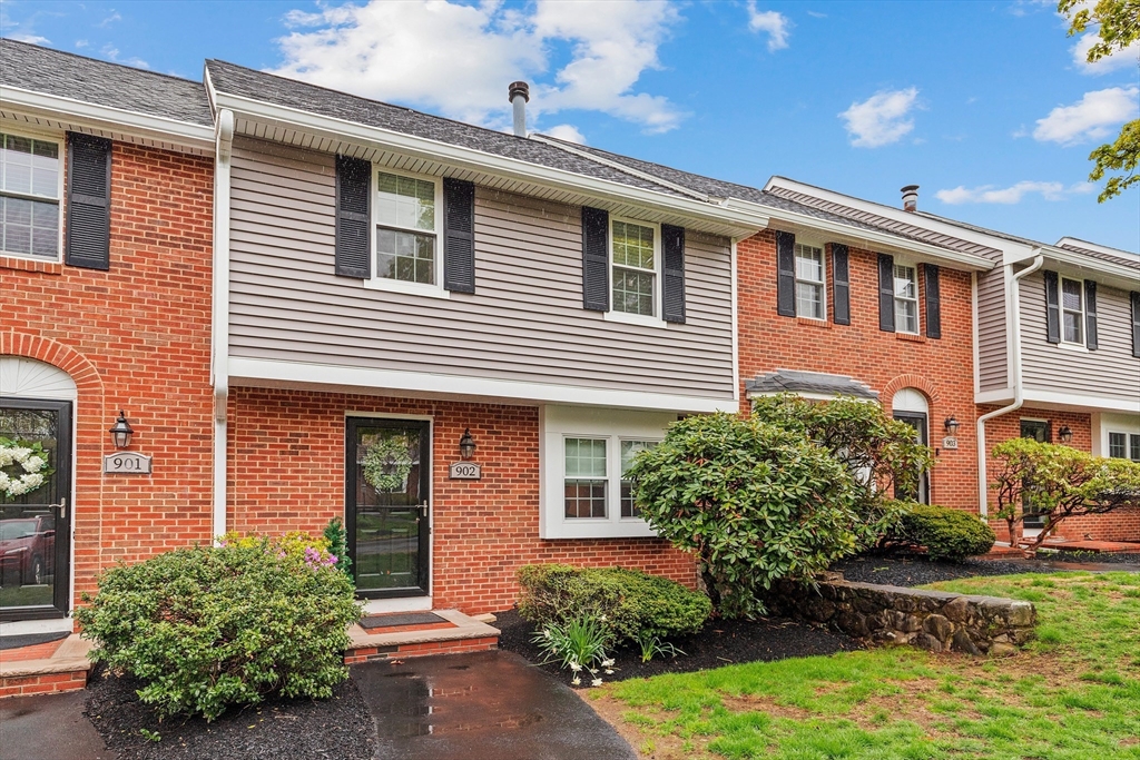 320 Newbury St 902