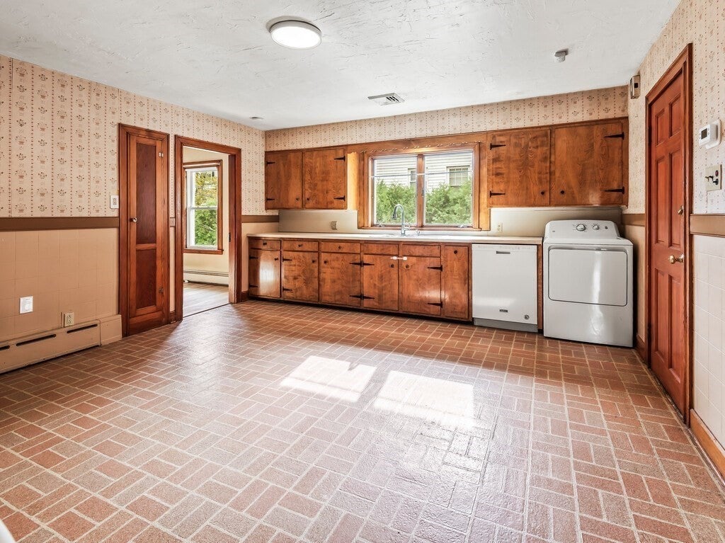 20 Roger St, Southbridge, MA Photo #8
