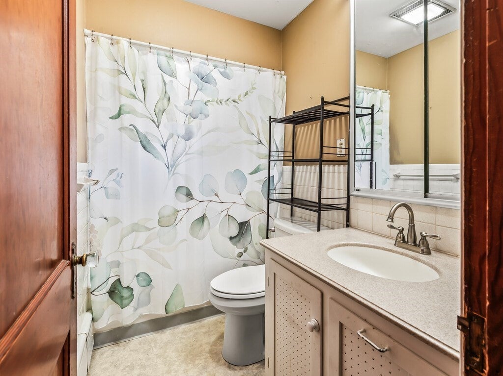 20 Roger St, Southbridge, MA Photo #23