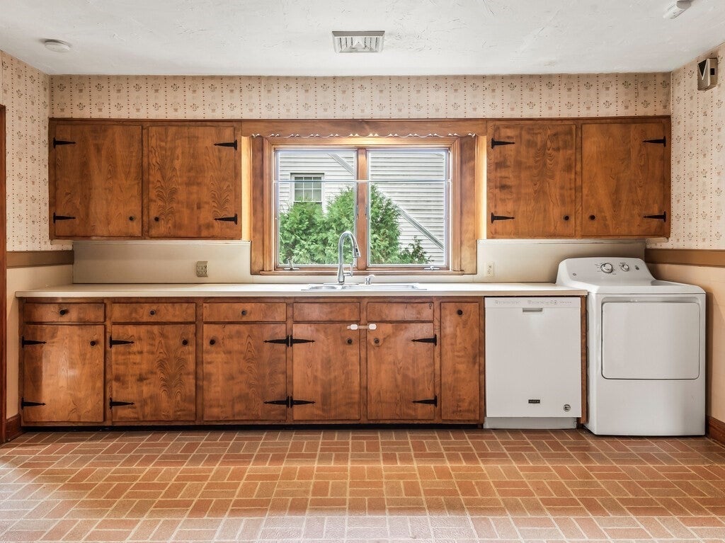 20 Roger St, Southbridge, MA Photo #6