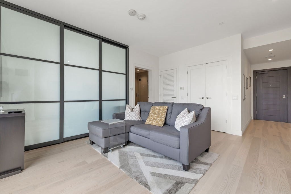 32 Traveler St 411