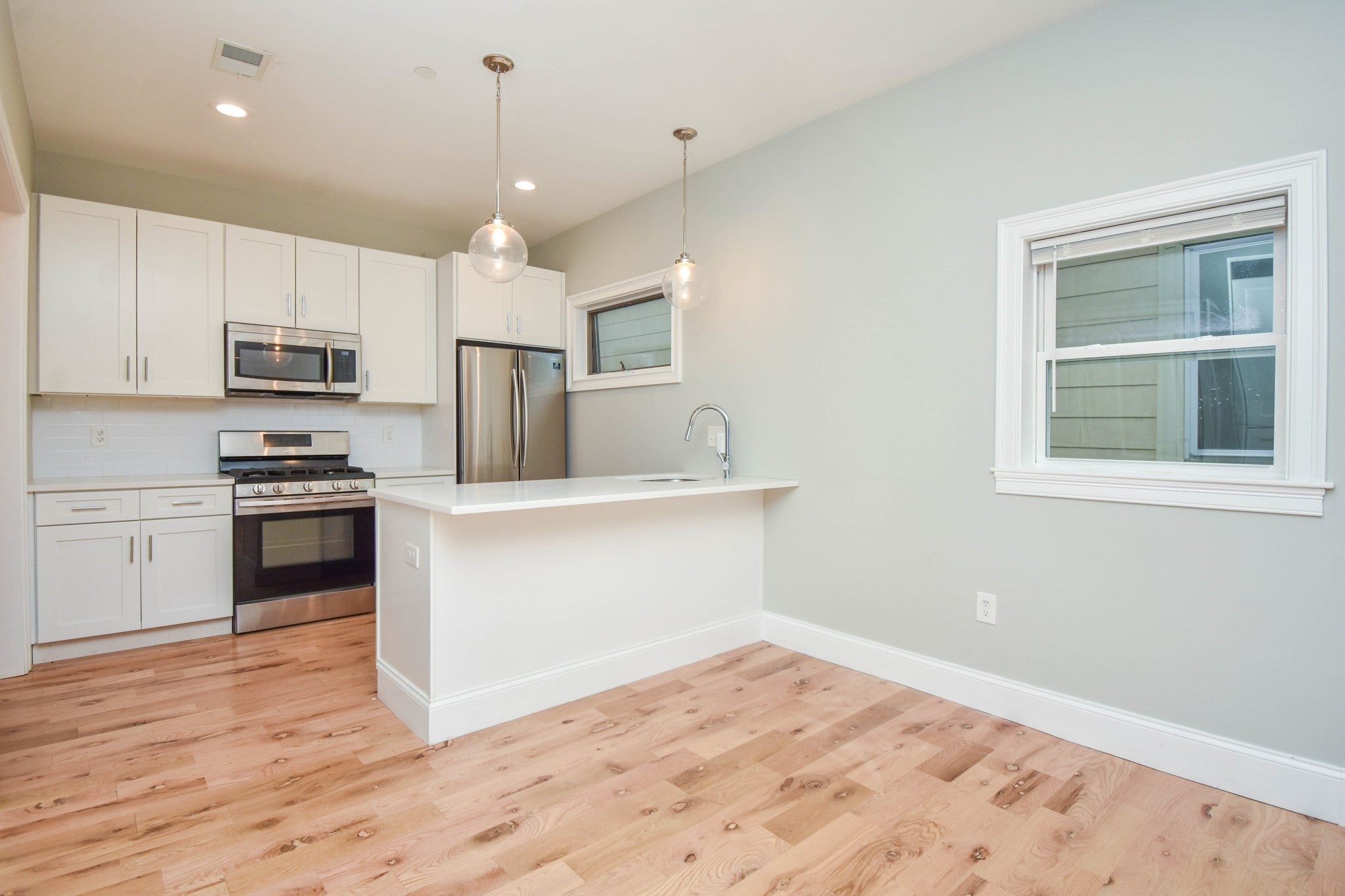 1114 Saratoga St #2, Boston, MA Photo #2