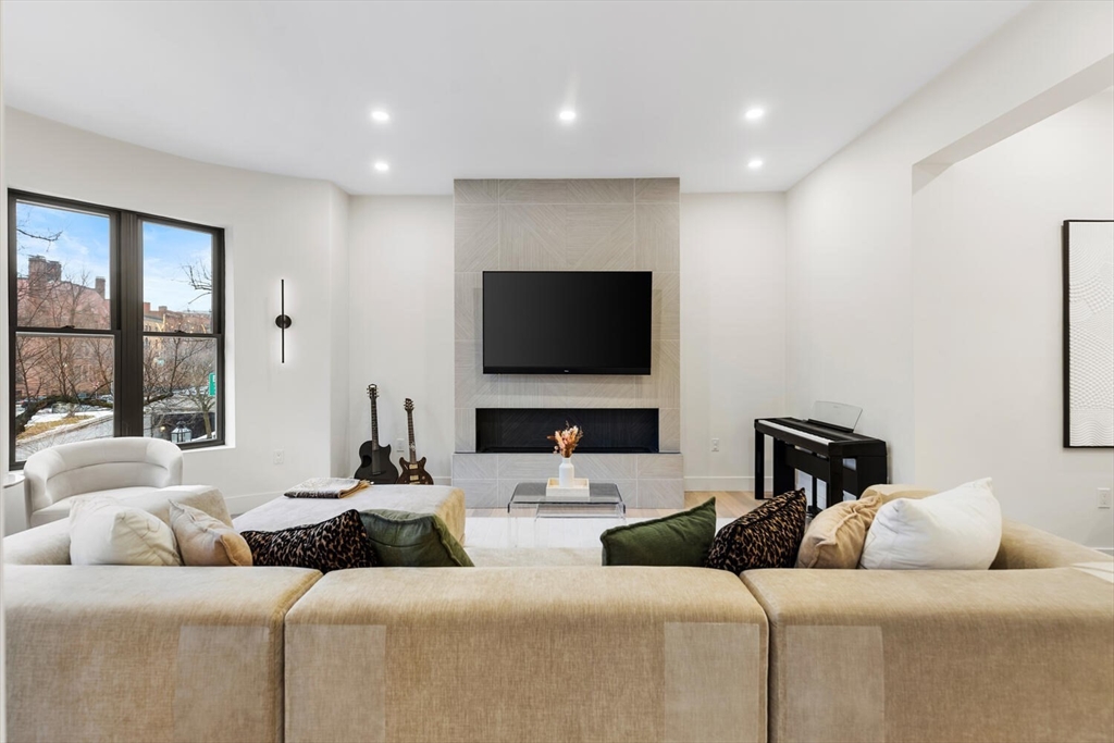 382 Commonwealth Ave 24