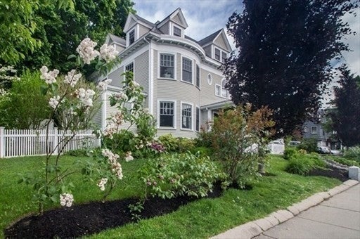 Photo 1 of 35 — 2 Benton Rd 1, Somerville, MA 02143