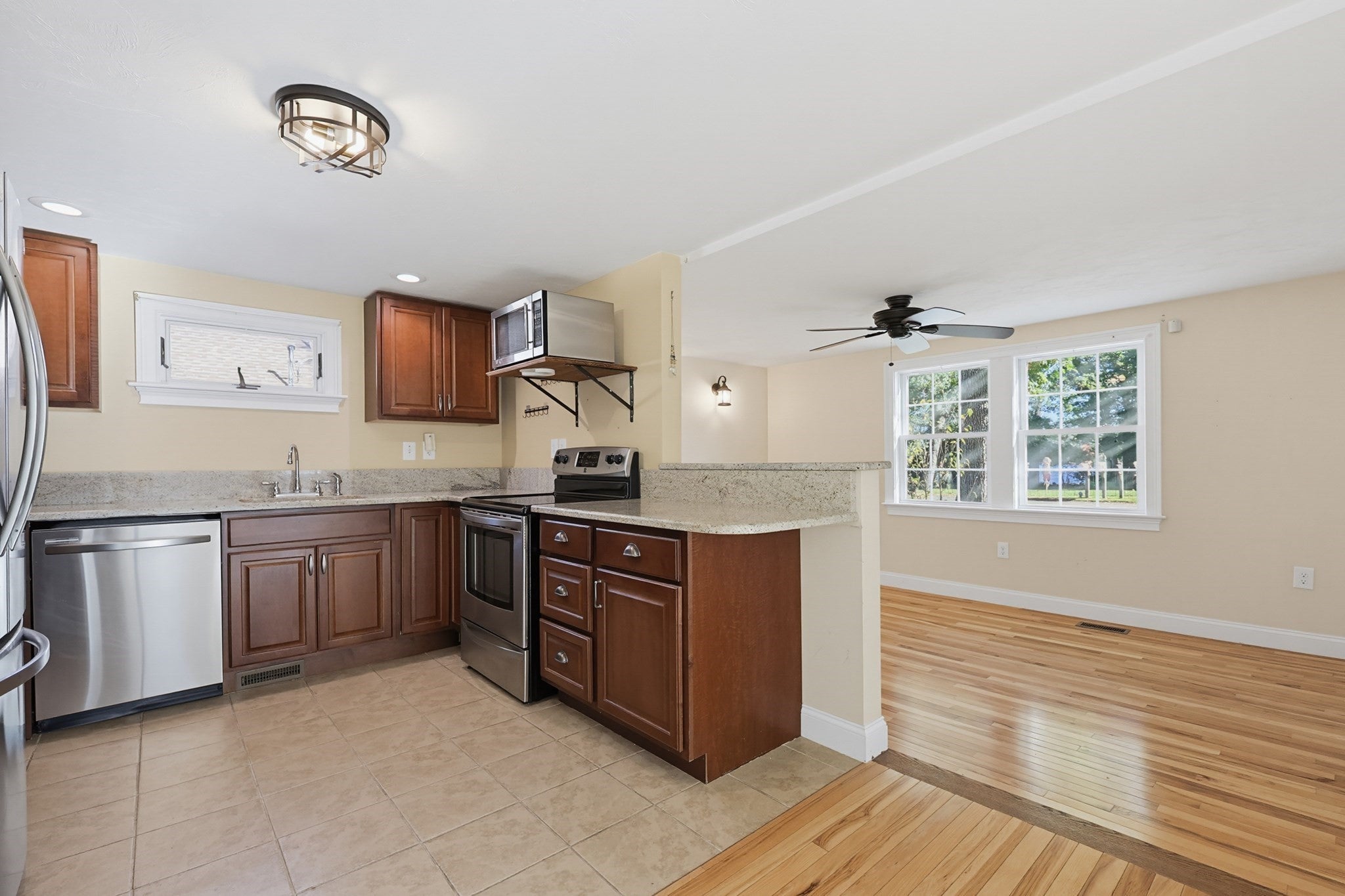 116 Lakeshore Dr, Blackstone, MA Photo #10