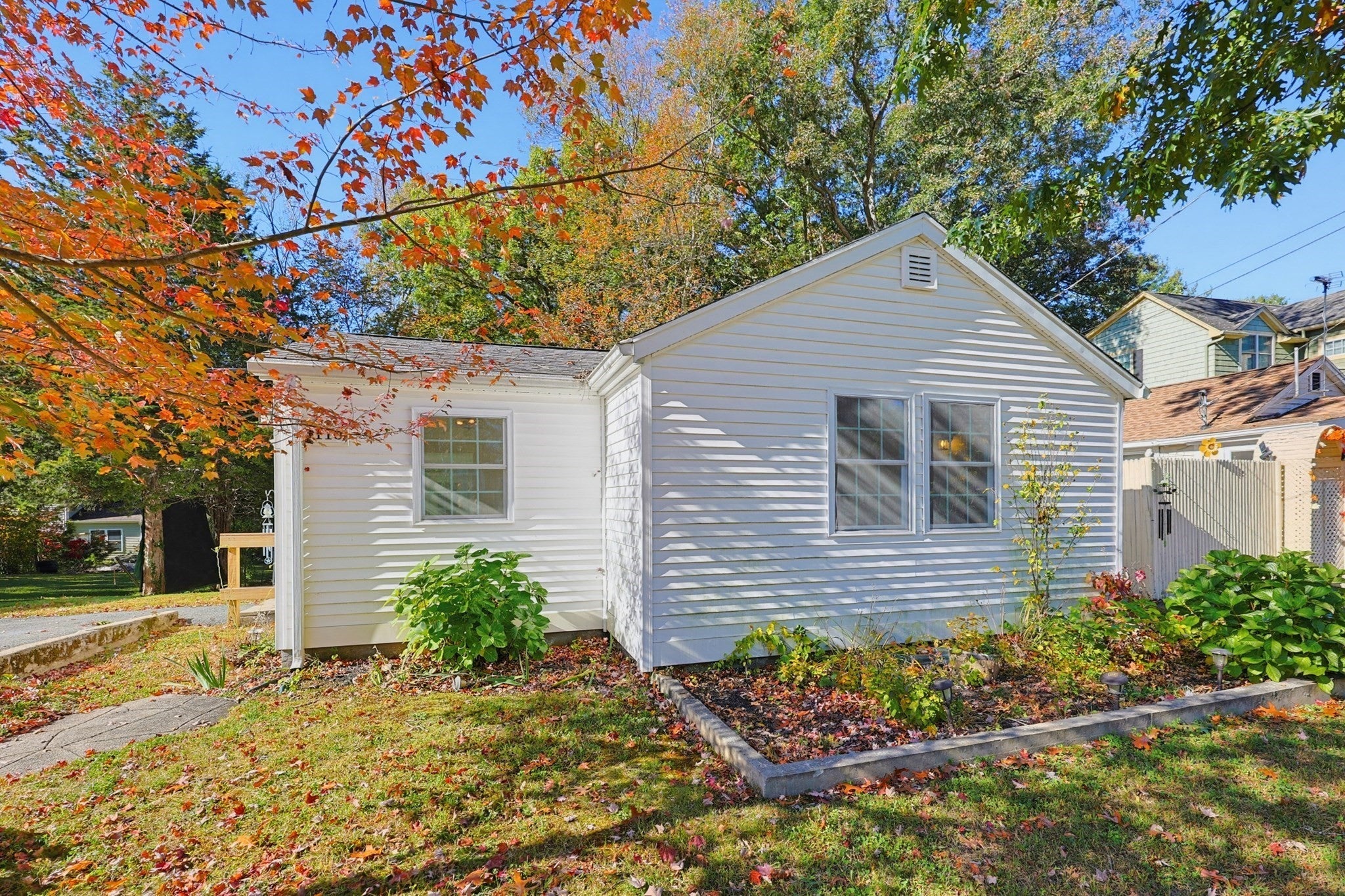 116 Lakeshore Dr, Blackstone, MA Photo #2
