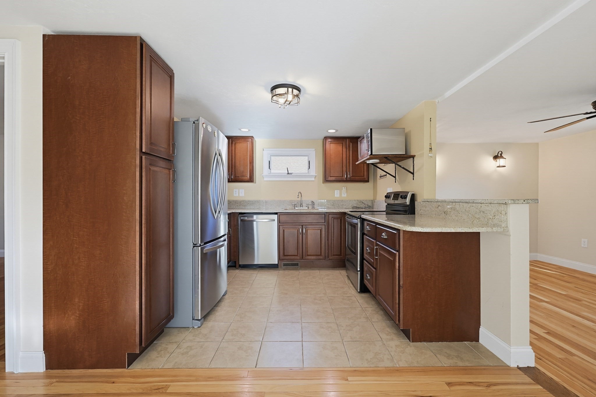 116 Lakeshore Dr, Blackstone, MA Photo #9