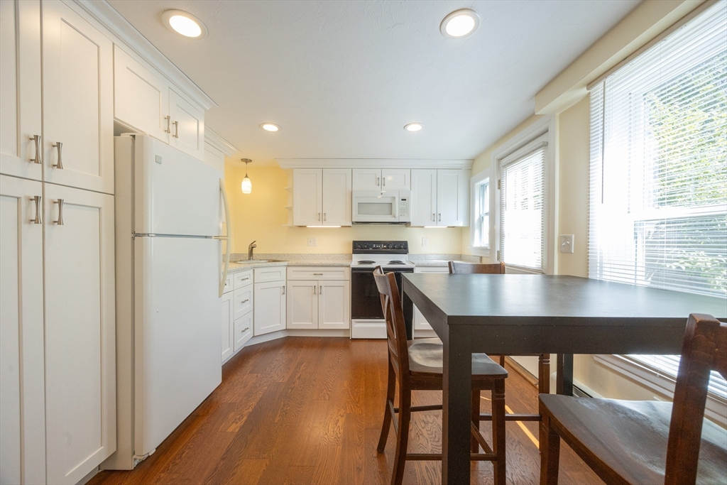 Foxboro, Massachusetts 02035, United States, 4 Bedrooms Bedrooms, ,3 BathroomsBathrooms,Residential,Active,205428