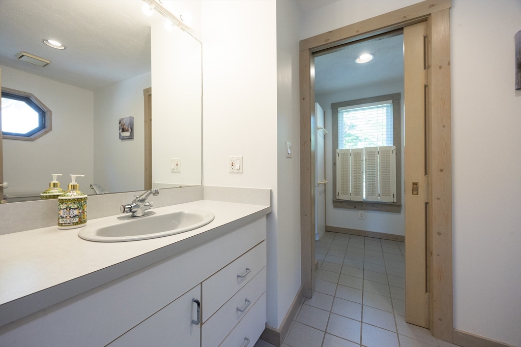 Foxboro, Massachusetts 02035, United States, 4 Bedrooms Bedrooms, ,3 BathroomsBathrooms,Residential,Active,205428