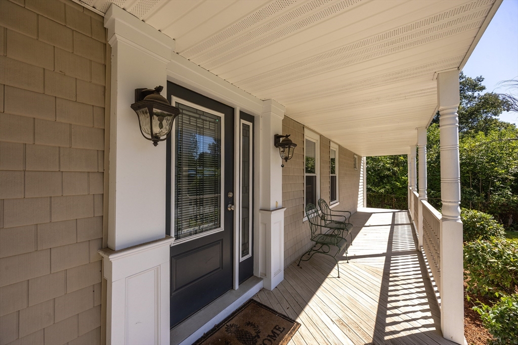 Foxboro, Massachusetts 02035, United States, 4 Bedrooms Bedrooms, ,3 BathroomsBathrooms,Residential,Active,205428