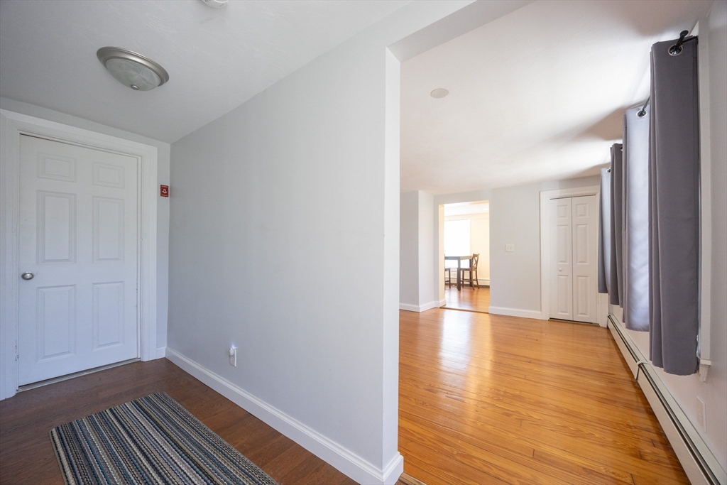 Foxboro, Massachusetts 02035, United States, 4 Bedrooms Bedrooms, ,3 BathroomsBathrooms,Residential,Active,205428