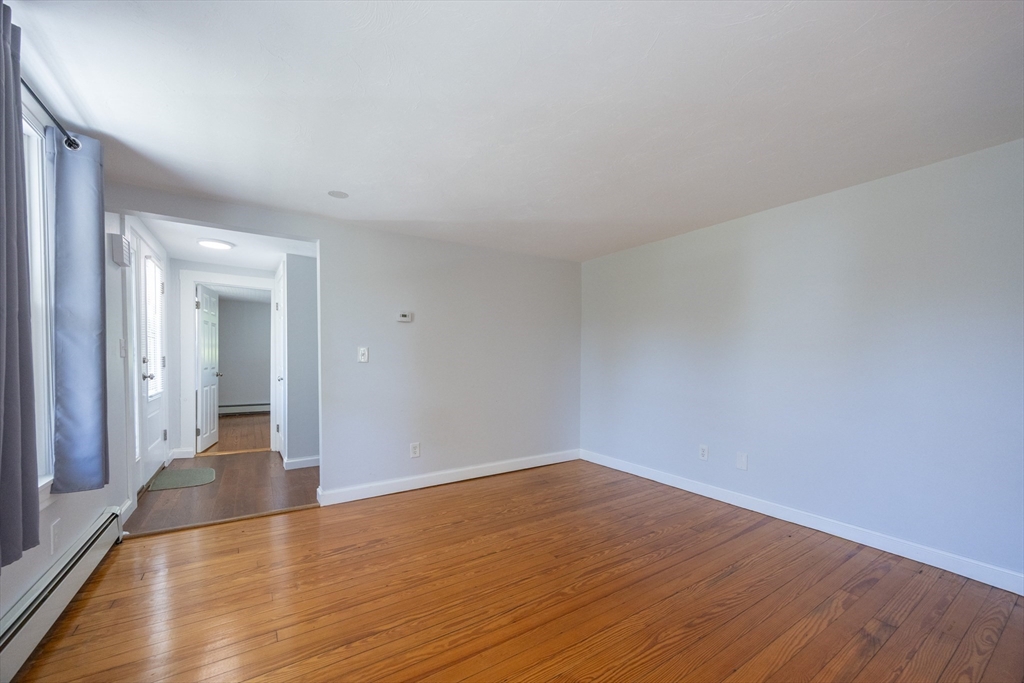 Foxboro, Massachusetts 02035, United States, 4 Bedrooms Bedrooms, ,3 BathroomsBathrooms,Residential,Active,205428