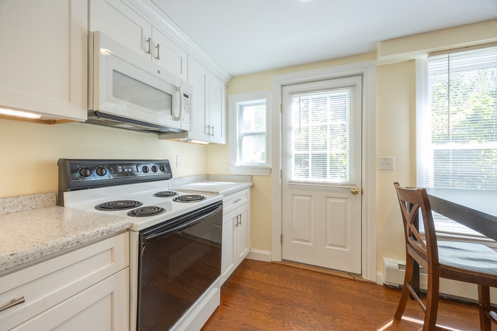 Foxboro, Massachusetts 02035, United States, 4 Bedrooms Bedrooms, ,3 BathroomsBathrooms,Residential,Active,205428