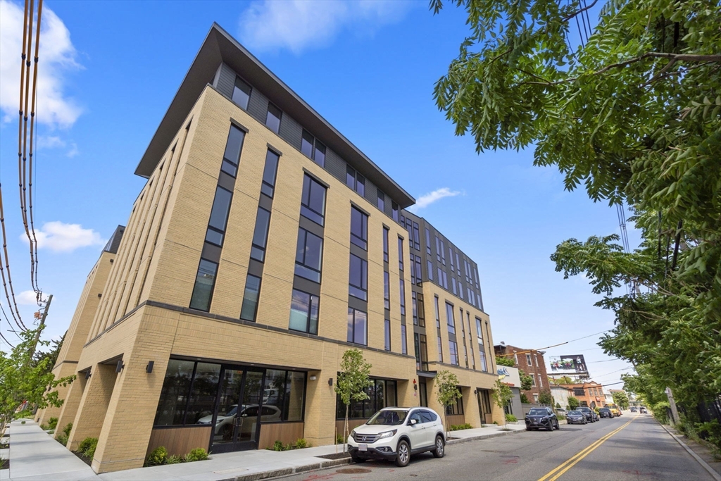 100 Lincoln Street 303