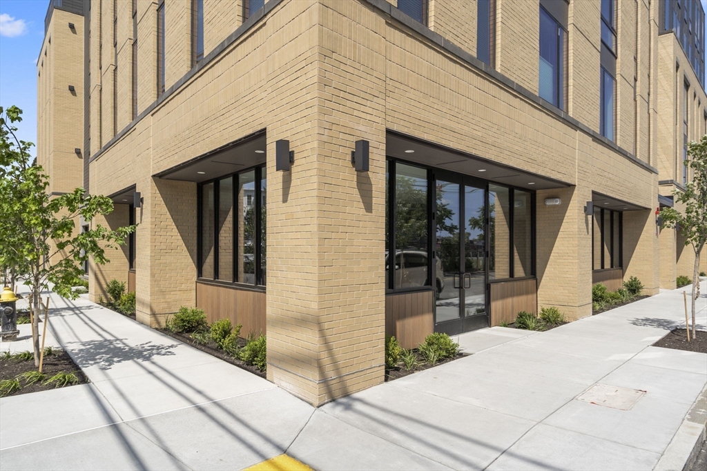 100 Lincoln Street 303