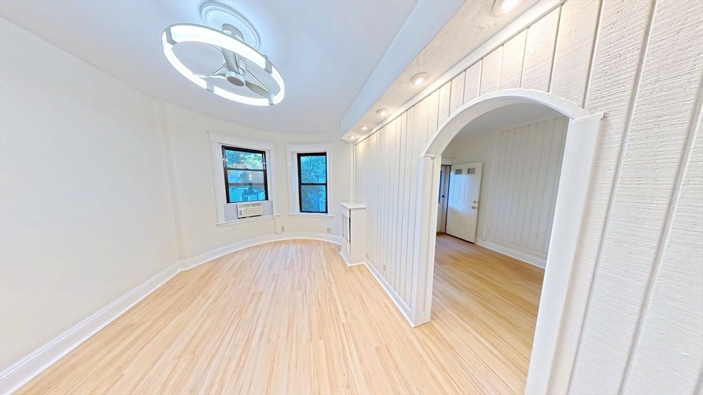 40 Winchester St 8