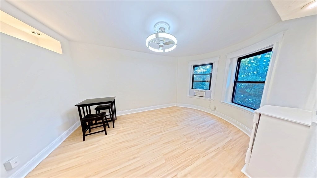 40 Winchester St 8
