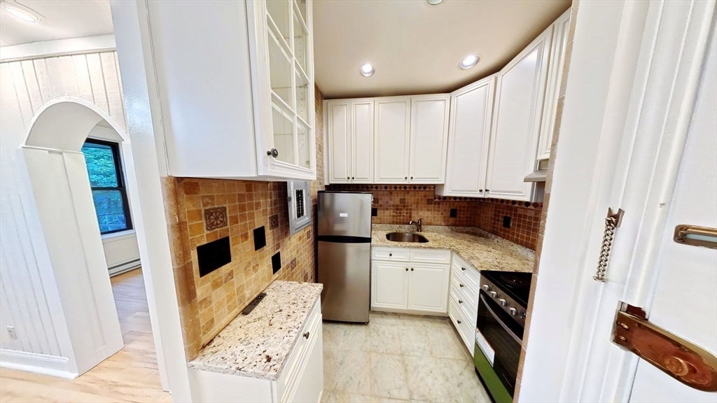 40 Winchester St 8