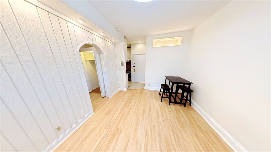 40 Winchester St 8
