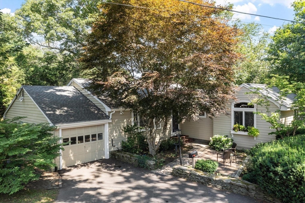 Photo of 5 Hemlock Street, Beverly, MA 01915 (MLS # 73555618)