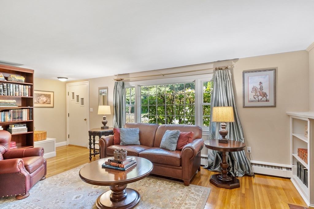 31 Mohawk Dr