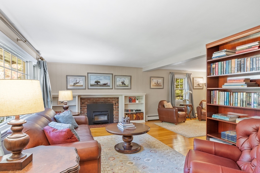 31 Mohawk Dr