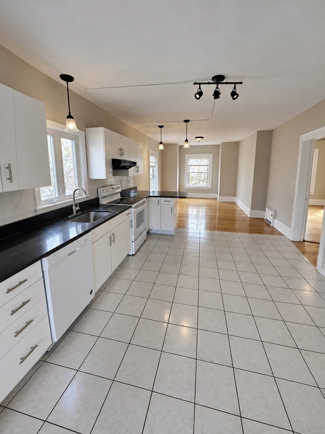 24 Washington Ave #2, Waltham, MA, 24 Washington Ave #2, Waltham, MA Photo #1