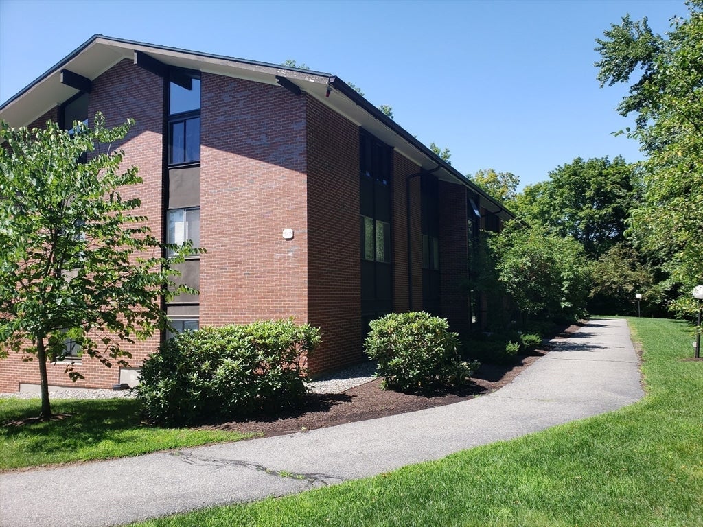 Photo of 5 Longwood Drive, Andover, MA